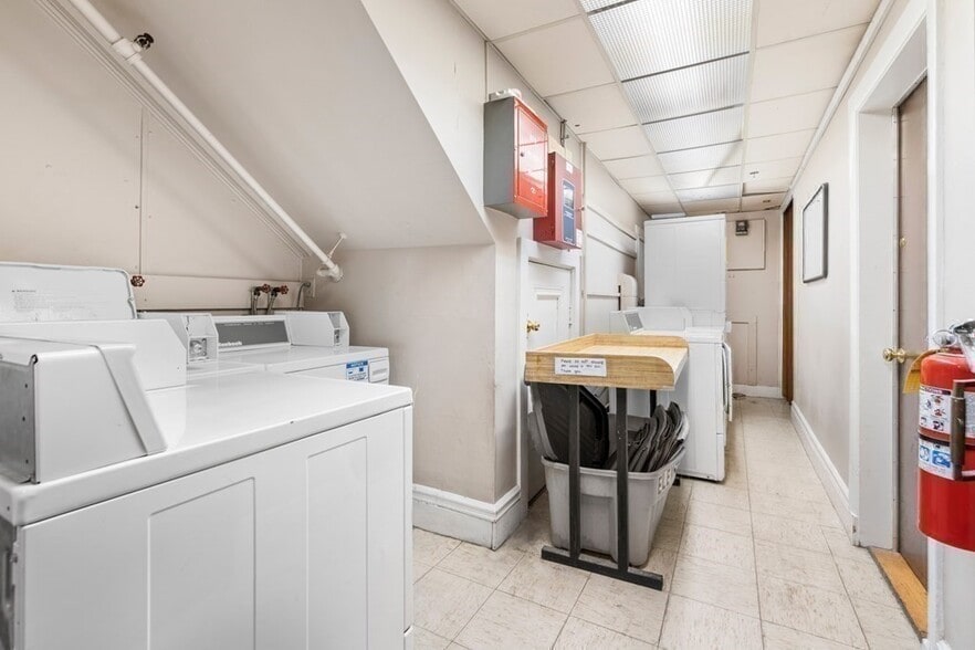 Building Photo - 520 Beacon St