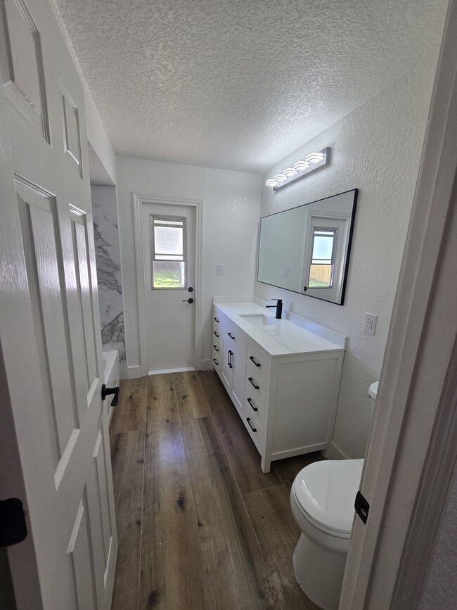 Building Photo - 383 Floral Dr