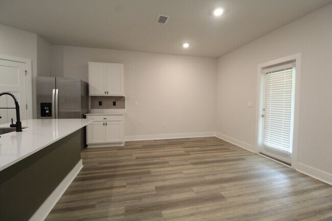 Building Photo - Modern 4BR Home in Reserve at Brookhaven with Quartz Kitchen, Smart Home Features & Open Floor Plan