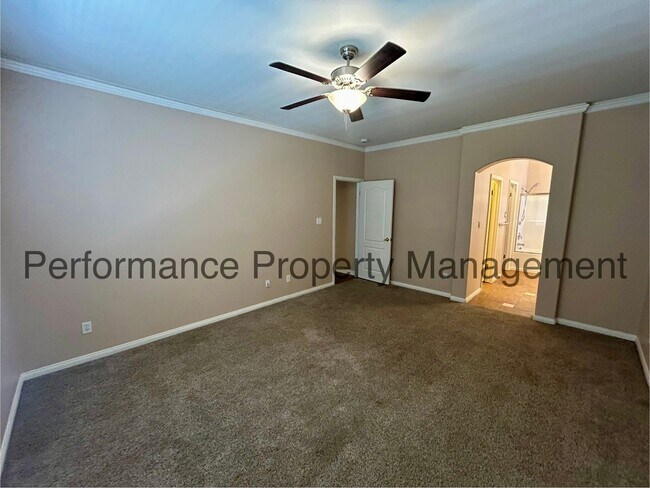 Building Photo - Charming 4 Bed/2 Bath NW Bakersfield Home ...