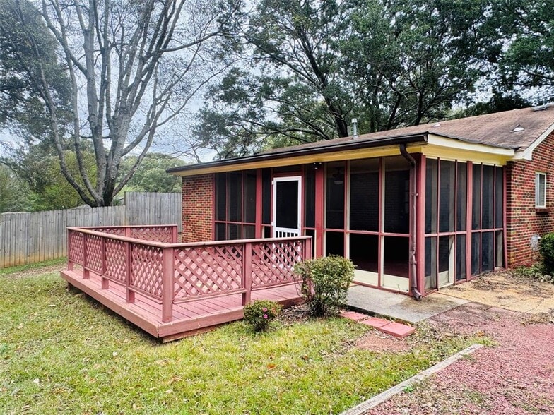 Building Photo - 320 Green Ridge Rd