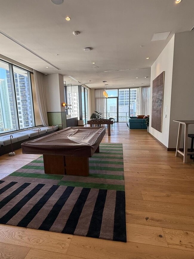 Building Photo - 11 NE 6th St