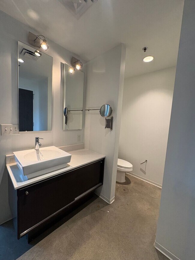 Building Photo - Oversized Loft With Downtown Views
