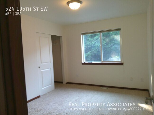Building Photo - 524 195th St SW