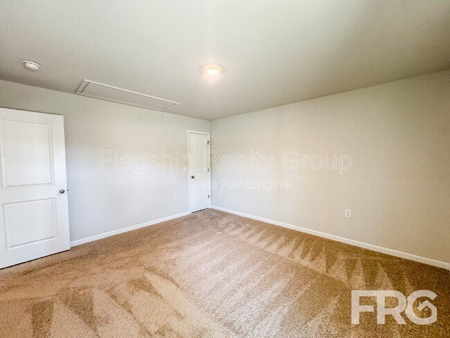 Building Photo - 1313 Riverstone Dr