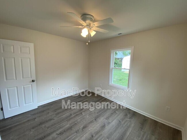 Building Photo - 160 Bend Farm Rd