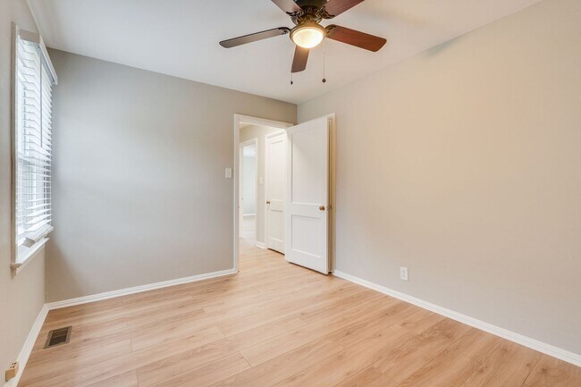 Building Photo - 2614 Mimosa Ln