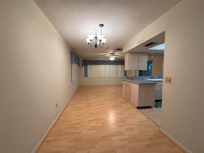 Building Photo - 1050 Bloomfield Dr