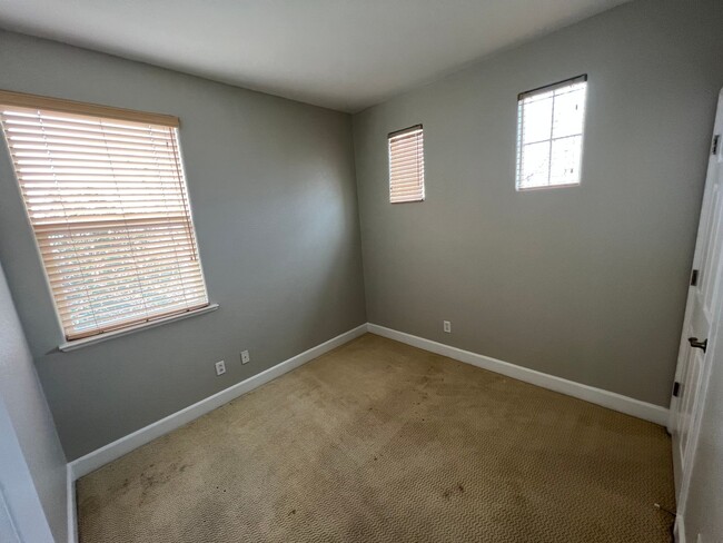 Building Photo - North MERCED: $2200  4 bedroom (4th is a b...