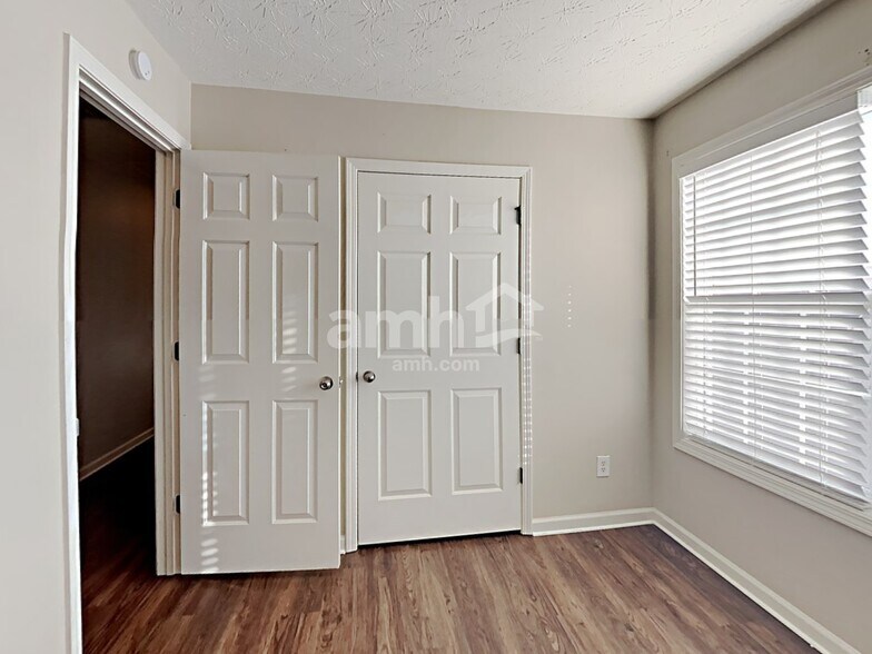 Building Photo - 1558 Great Shoals Cir
