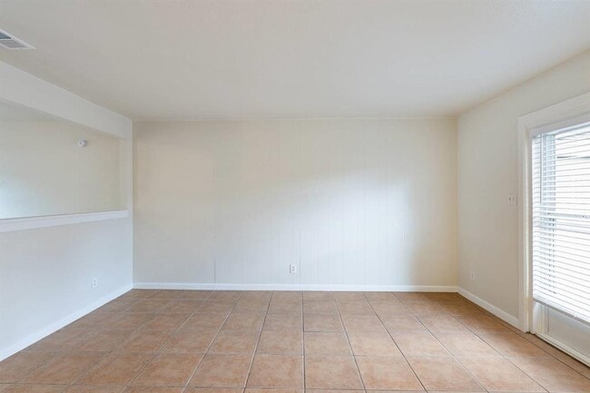 Building Photo - 5802 Belmoor Dr