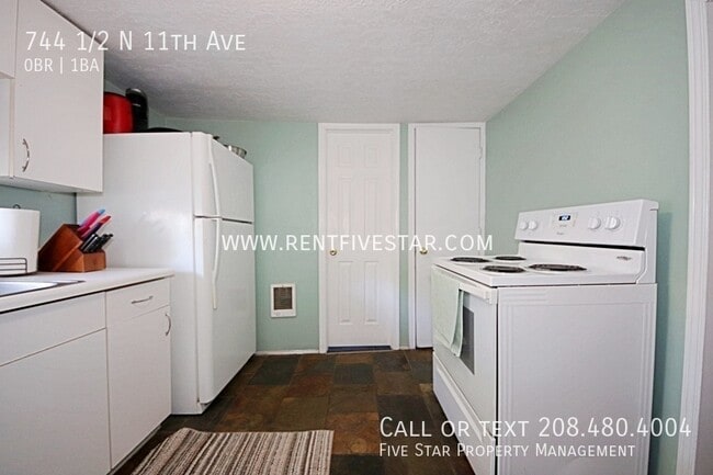 Building Photo - 744 1/2 N 11th Ave-