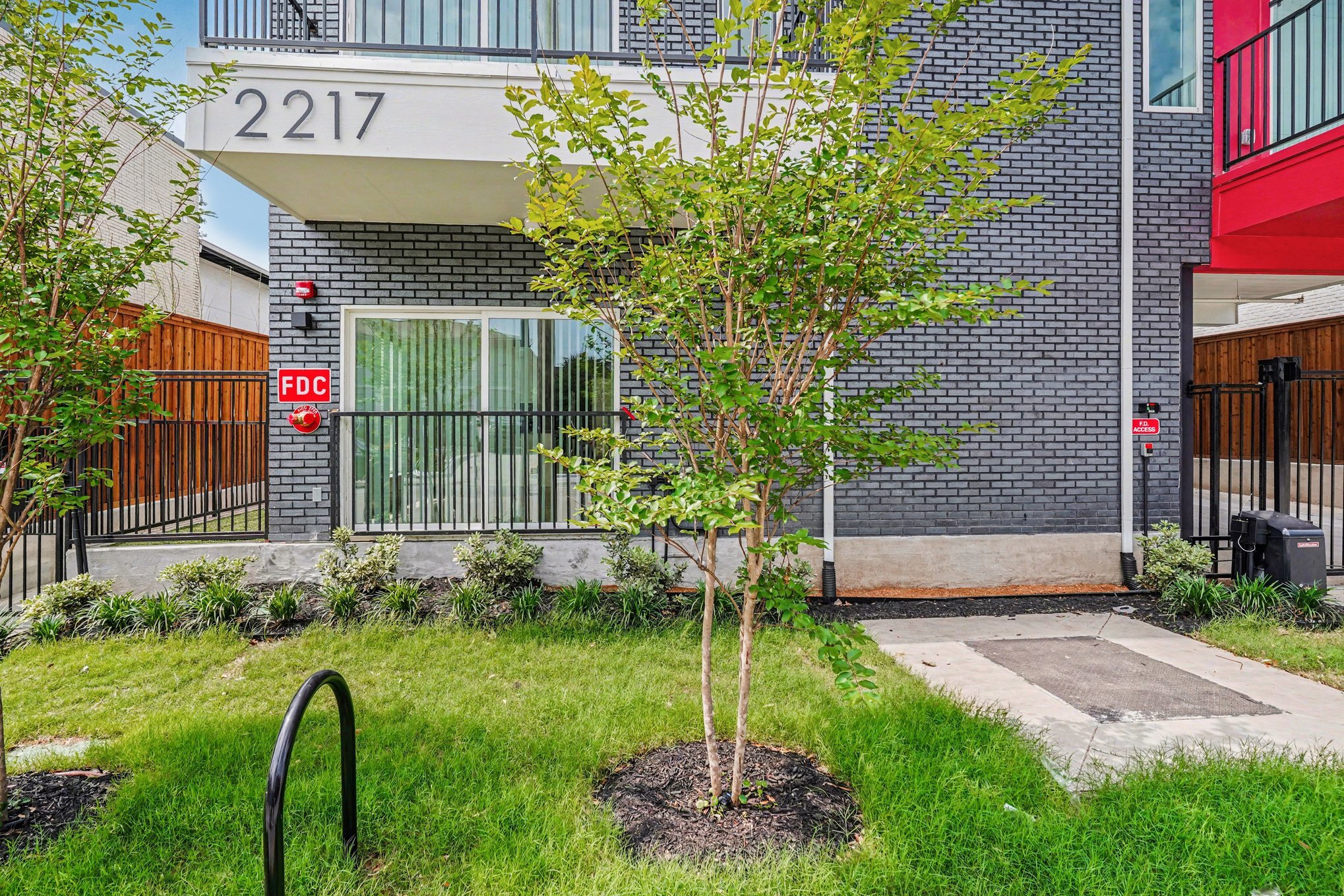 Building Photo - 2217 N Fitzhugh Ave