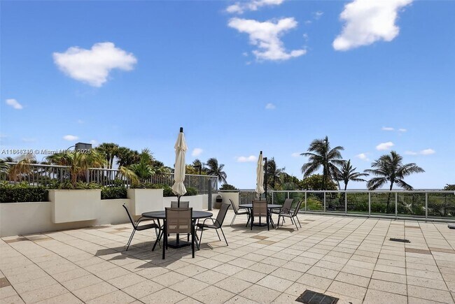 Building Photo - 9511 Collins Ave