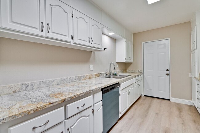 Building Photo - FOR RENT – Beautifully Updated 4 Bed / 3 Bath Home in Prime Santa Clara Location (NVIDIA)