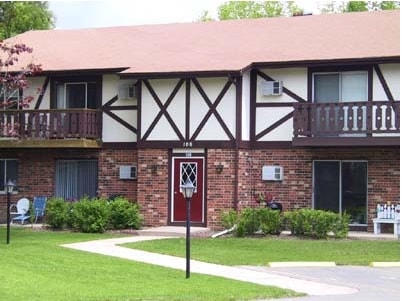 Primary Photo - Maple Leaf Apartments