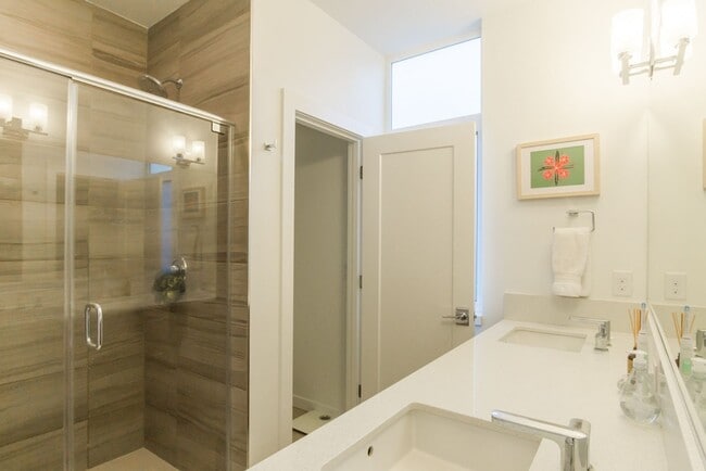 Building Photo - 3Bd/3Ba Seattle Townhouse