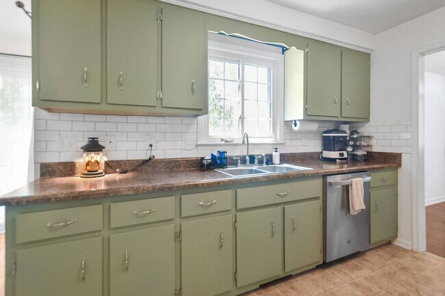Building Photo - 506 Brentwood Cir