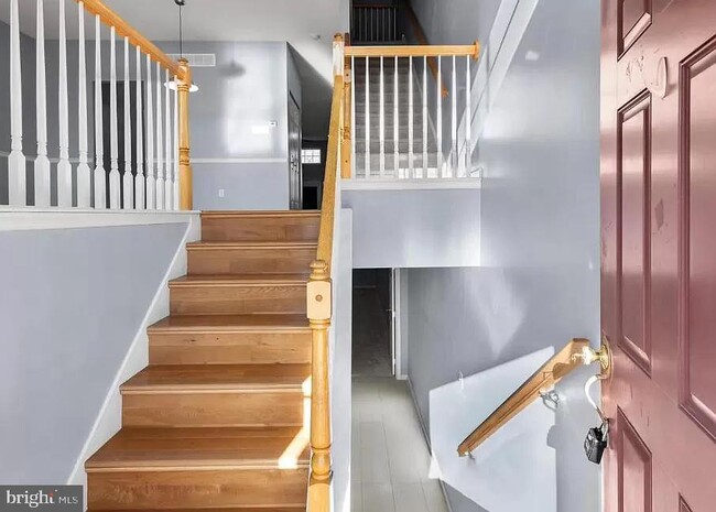 Building Photo - 112 Regents Ct