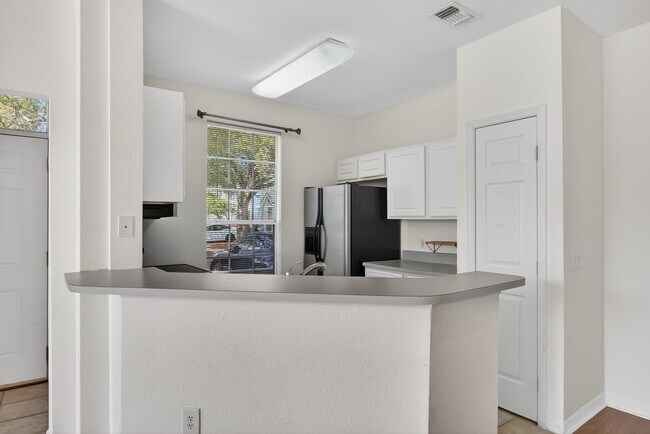 Building Photo - 13703 Richmond Park Dr N