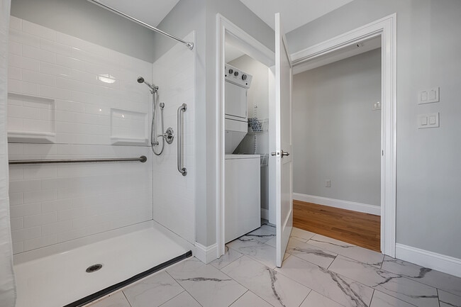 Building Photo - 137 Knowles Ave