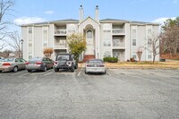 Building Photo - 421 Rivertree Ln