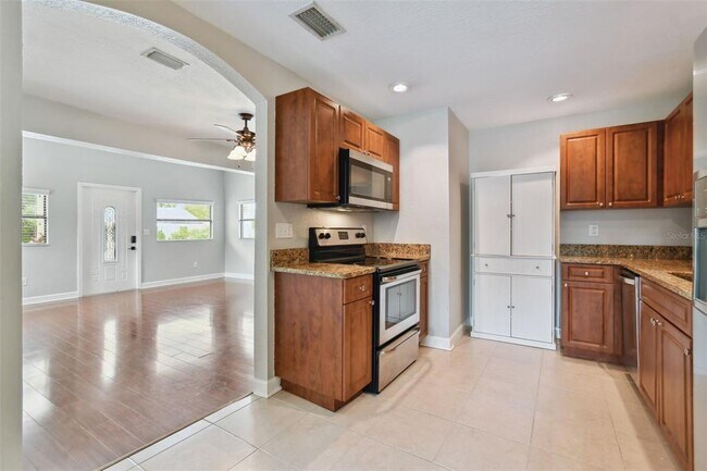 Building Photo - 3901 N Ola Ave