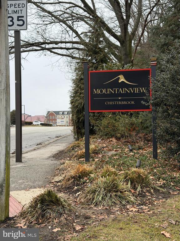 Building Photo - 1303 Mountainview Dr