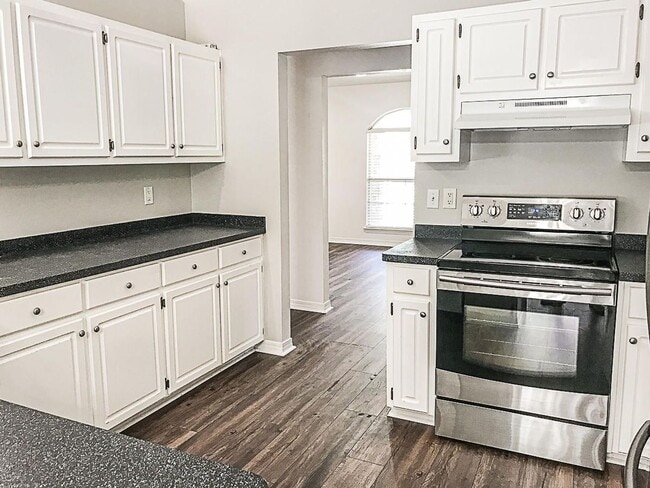 Building Photo - Home in Foxwood Estates