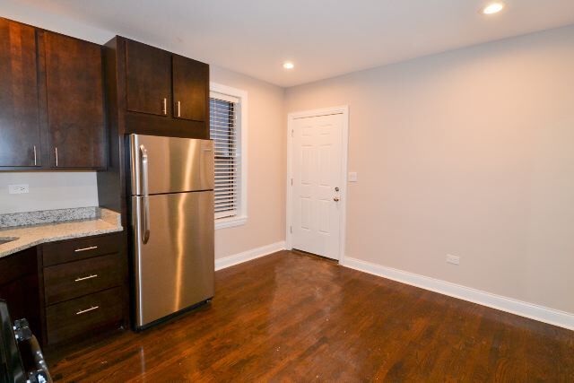 Building Photo - 2019 N Hoyne Ave