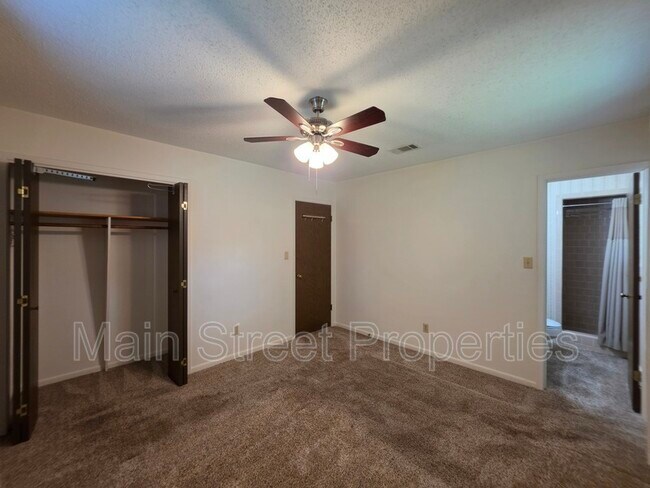 Building Photo - 5505 Fairview Dr