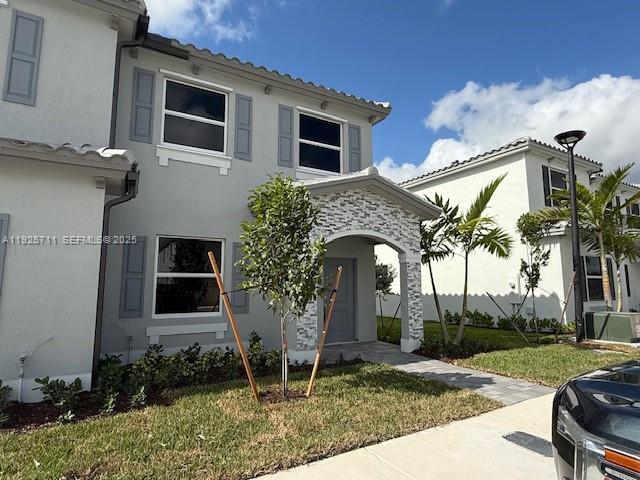 Building Photo - 224 SE 10th St