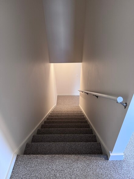 Building Photo - 47 Hogfat Hill Rd