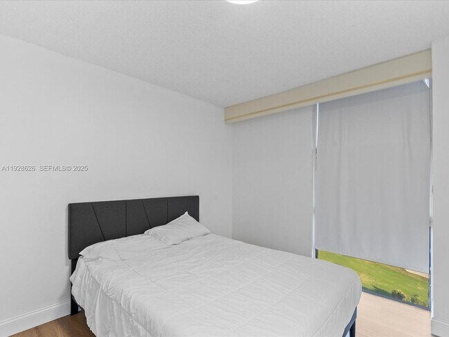 Building Photo - 20335 W Country Club Dr