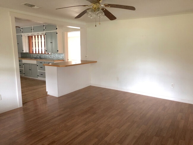 Building Photo - 462 Stringtown Rd