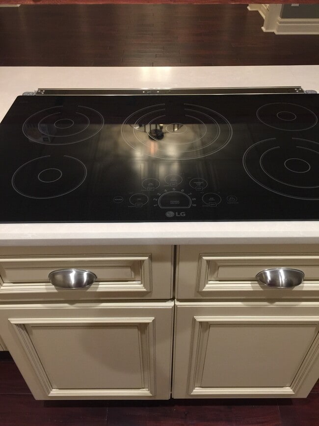 Building Photo - 5000 Wildeoak Trail