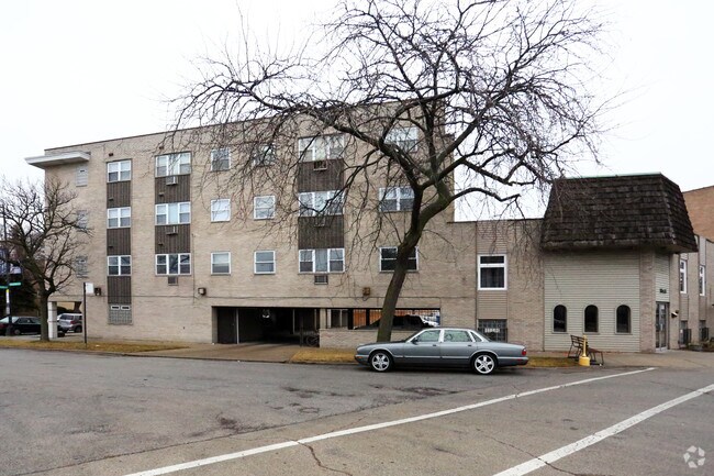Building Photo - 2559 W Bryn Mawr Ave