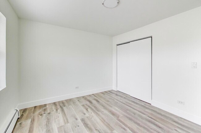 Building Photo - 7250 N Western Ave