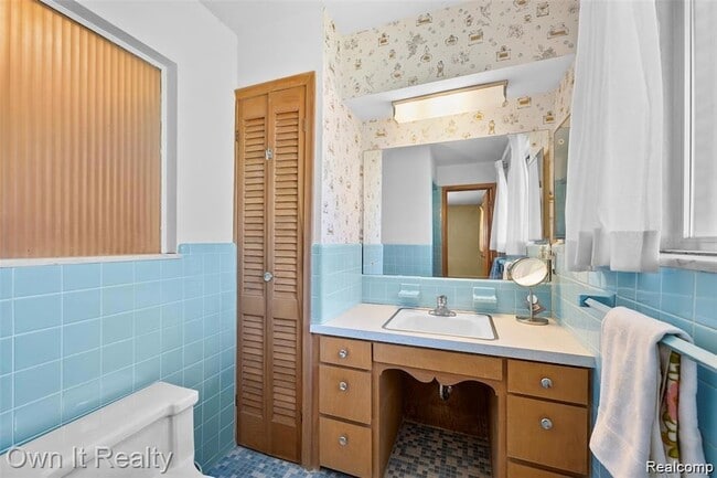 Building Photo - 26444 Doxtator St