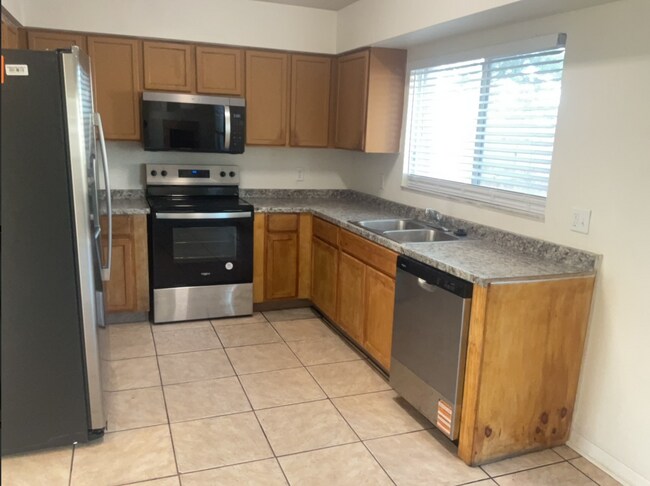 Building Photo - 12639 Longcrest Dr