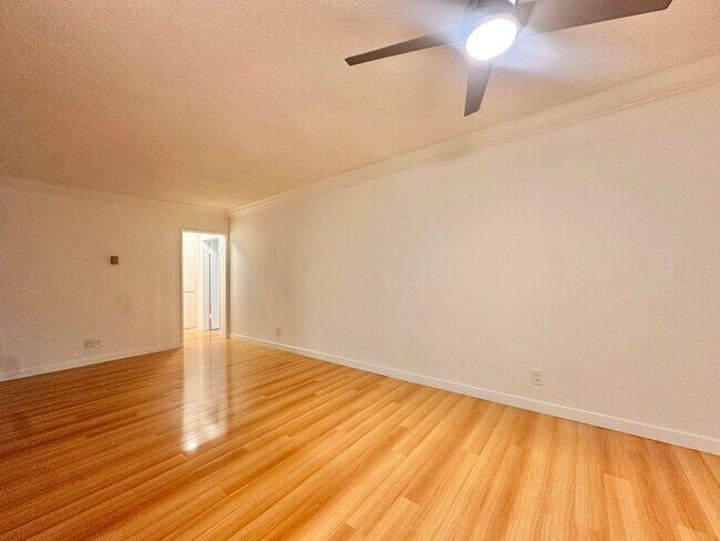 Building Photo - 1432 N Fairfax Ave