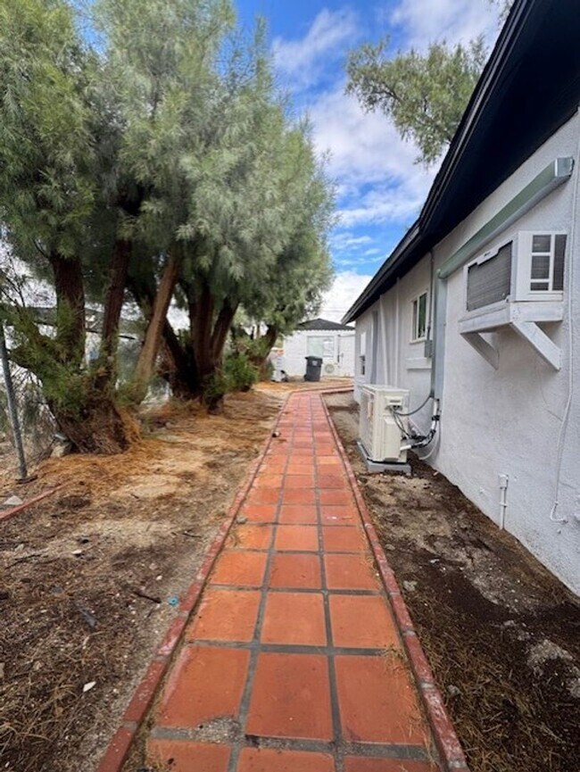 Building Photo - DHS6348