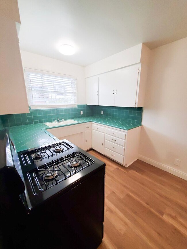 Building Photo - 810 Buena Vista