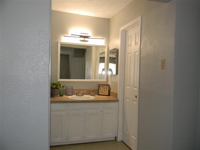 Building Photo - 1402 Forestglen Dr