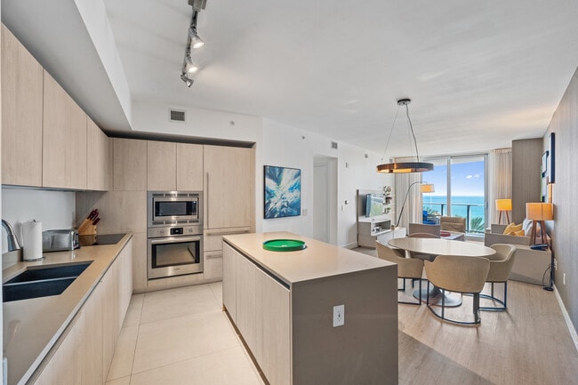 Building Photo - 4111 S Ocean Dr