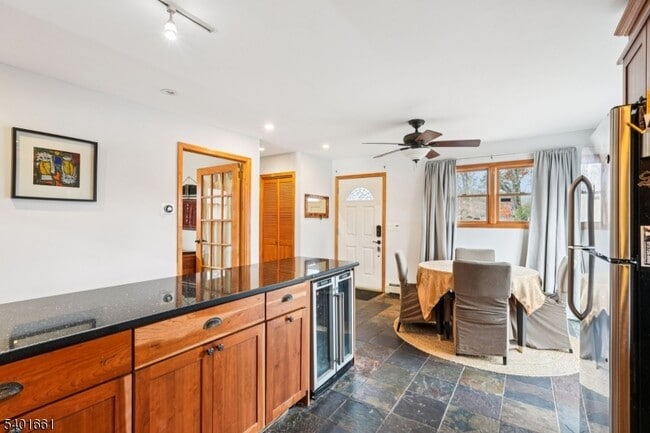 Building Photo - 197 Point Breeze Dr