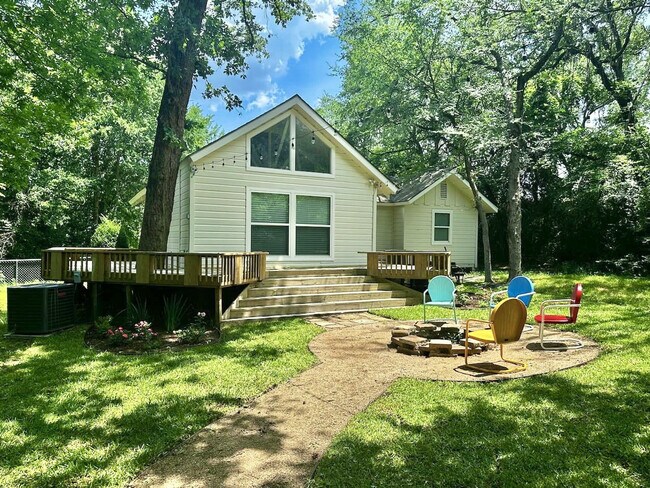 Building Photo - 2171 N Forest Pkwy