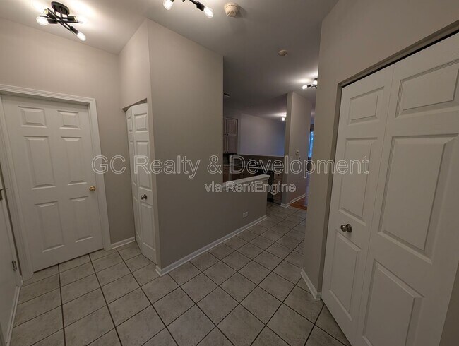 Building Photo - 3043 Kentshire Cir