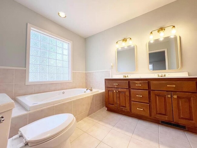 Building Photo - 102 Woodcliff Ct