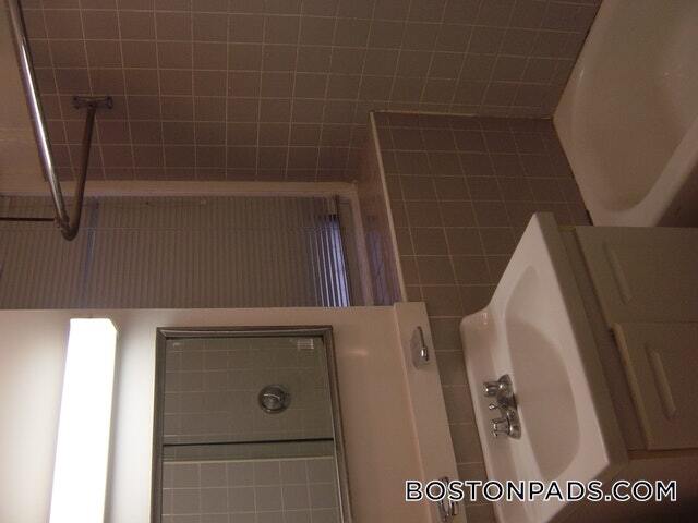 Building Photo - 137 Park Dr